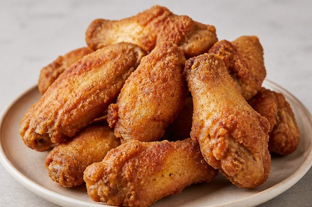 Asinhas de frango empanadas na farinha