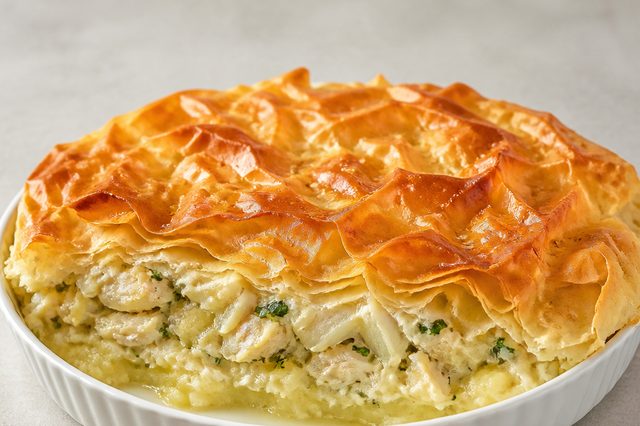 Bacalhau ao forno com batata e massa filo
