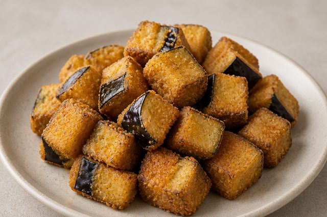 Berinjela crocante empanada com fubá