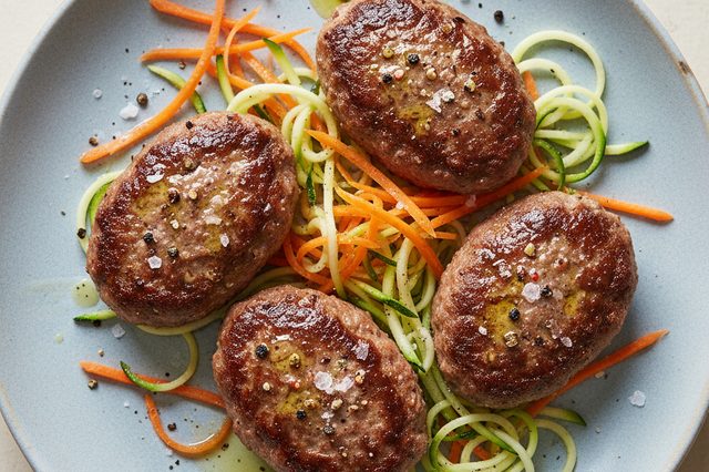 Bifinhos de carne moída com legumes