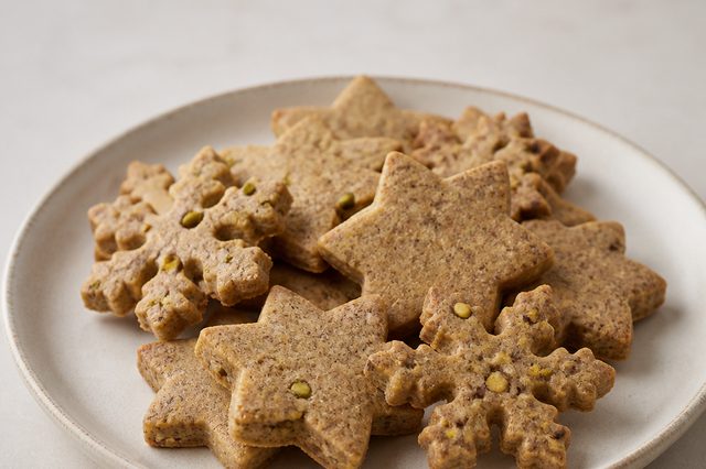 Bolachas de Natal de pistache, tâmara e maçã