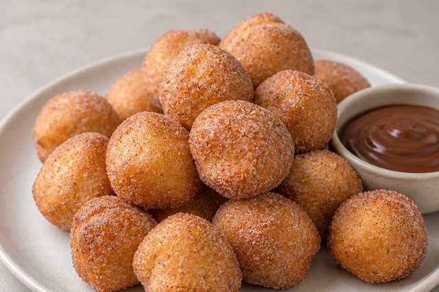 Bolinho de chuva sem ovos com vinagre e ganache