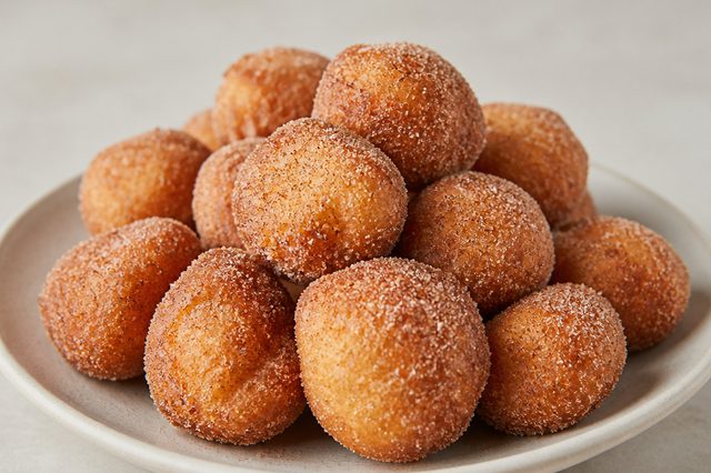 Bolinho Sapo Doce Frito com Açúcar e Canela