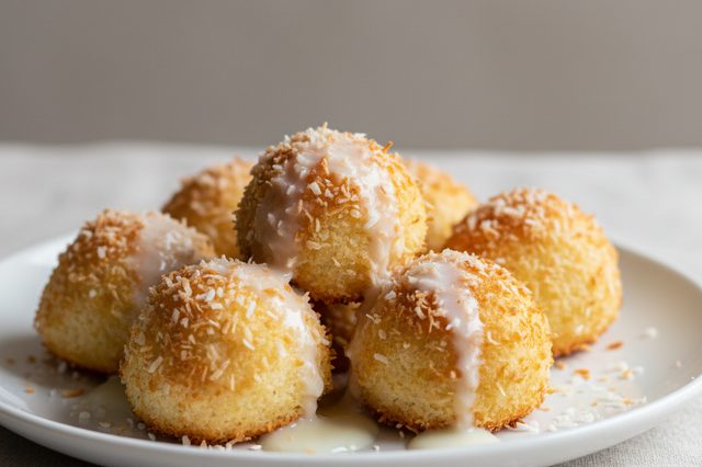 Bolinhos de coco com leite de coco