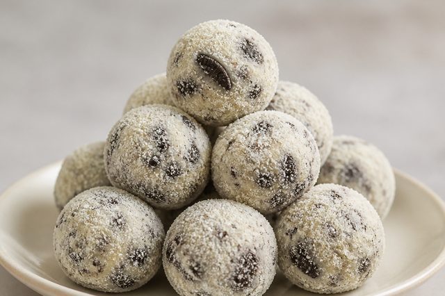 Brigadeiro de leite em pó com Oreo picado