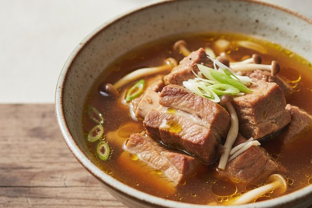 Caldo de costela suína para ramen