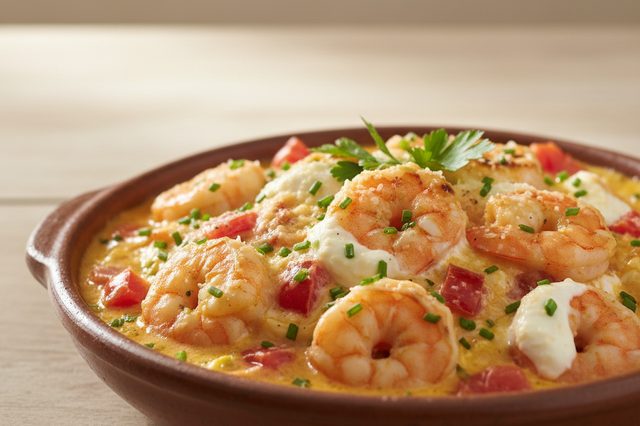 Camarão cremoso com requeijão e tomate
