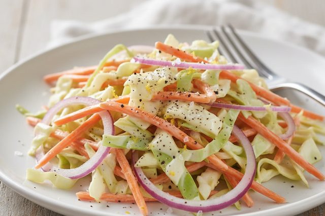Coleslaw com maionese de lemon pepper