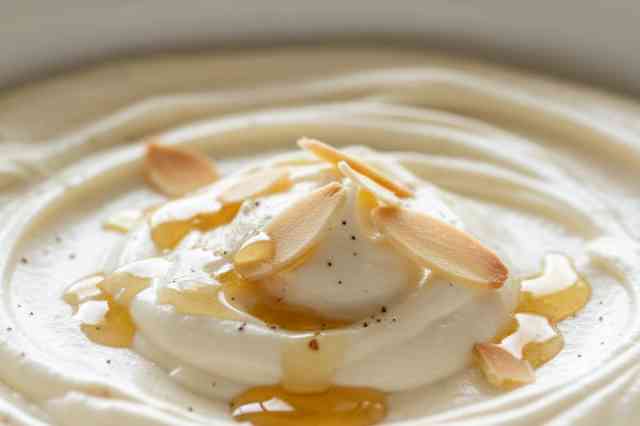Creme para recheio e cobertura de tortas doces e bolos