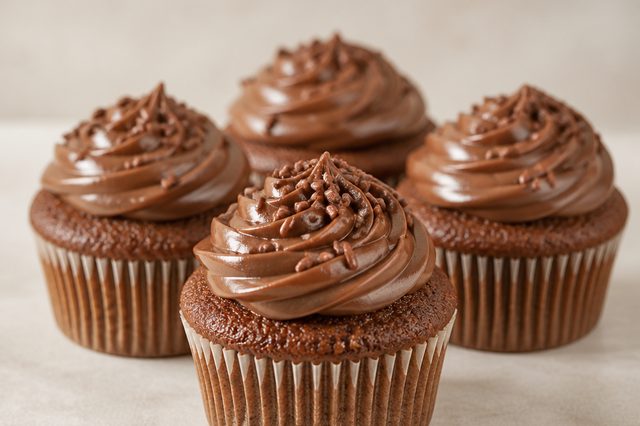 Cupcakes de banana com aveia e cobertura de whey
