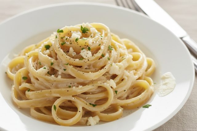 Fettuccine Alfredo com creme de leite