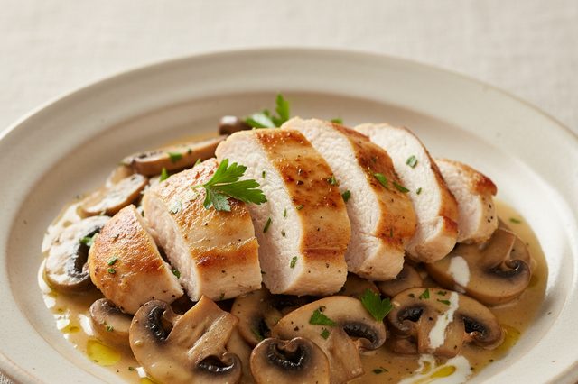 Frango com cogumelos ao vinho branco