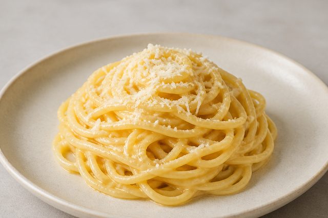 Macarrão ninho com manteiga e parmesão