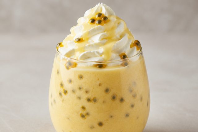 Maracujada cremosa com leite condensado e chantilly