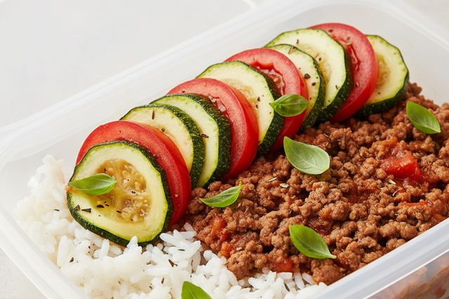 Marmita de Carne com Abobrinha e Tomate