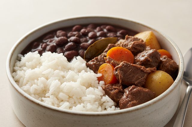 Marmita de Carne de Panela com Arroz e Feijão