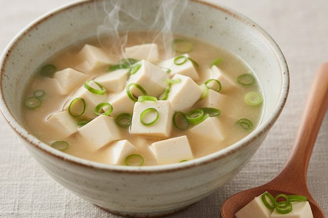 Missoshiru com tofu e cebolinha