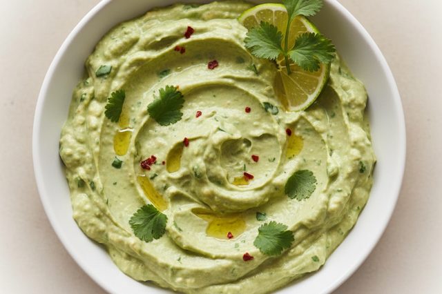Molho de avocado com coentro