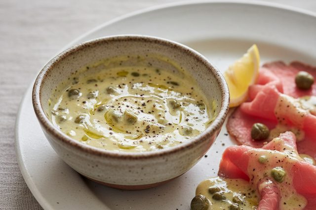 Molho de mostarda e alcaparras para carpaccio
