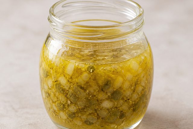 Molho de salada com alcaparras