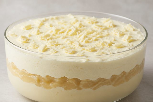 Mousse de chocolate branco com brigadeiro e chantilly