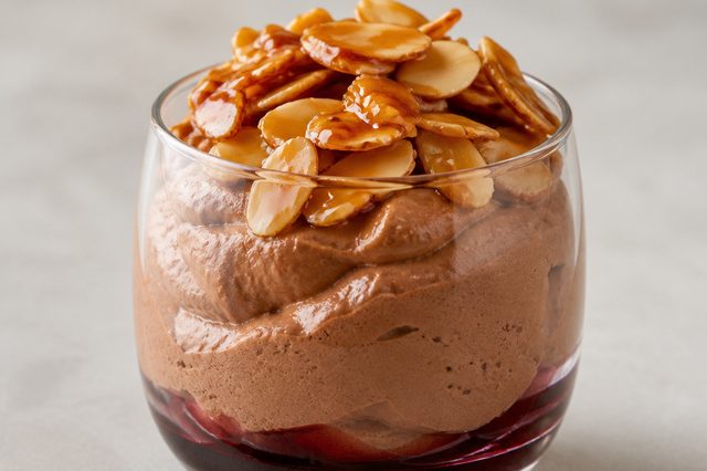 Mousse de chocolate com vinho do Porto e praliné