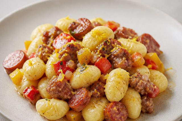 Nhoque de Batata com Molho de Linguiças e Limão-Siciliano