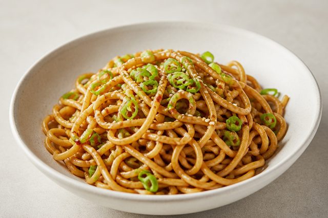 Noodles com alho e pimenta