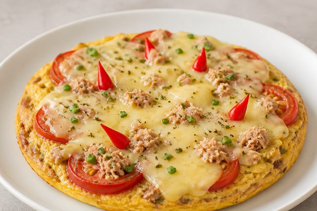 Omelete Pizza de Atum com Queijo Prato
