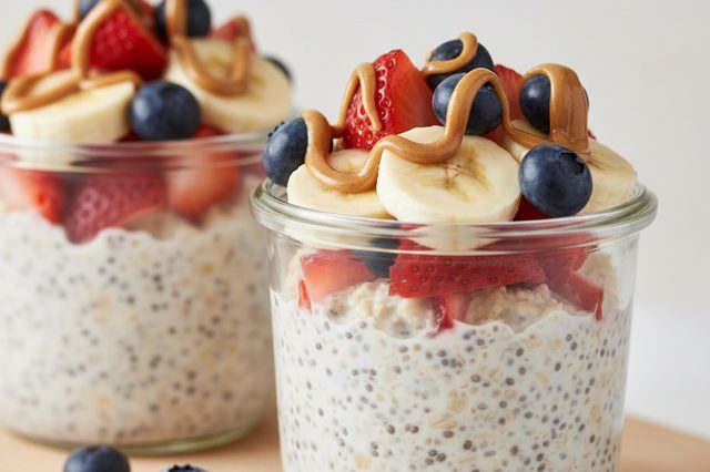 Overnight Oats de Aveia com Frutas