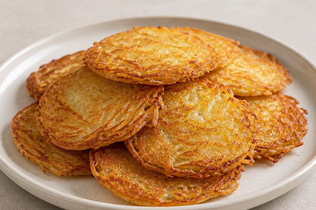 Panquecas finas de batata e cebola