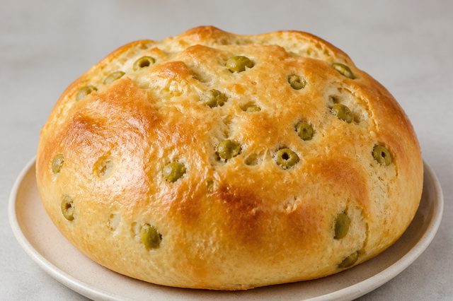 Pão de Batata com Azeitonas Verdes