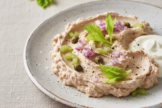 Pastinha de atum com aipo e iogurte