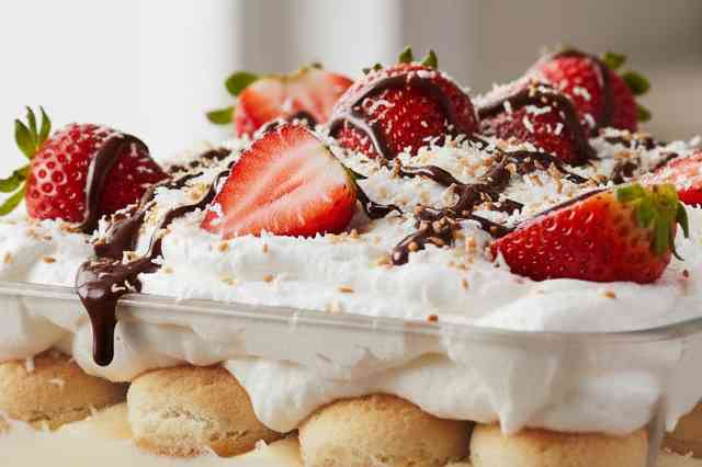 Pavê de Coco e Morangos