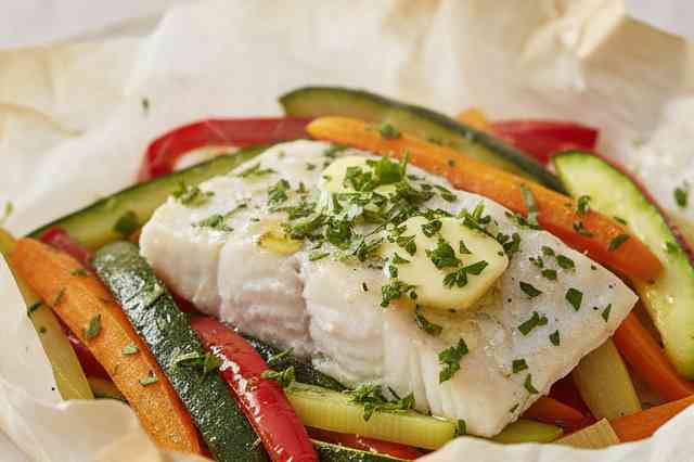 Peixe e Legumes assado no Papelote