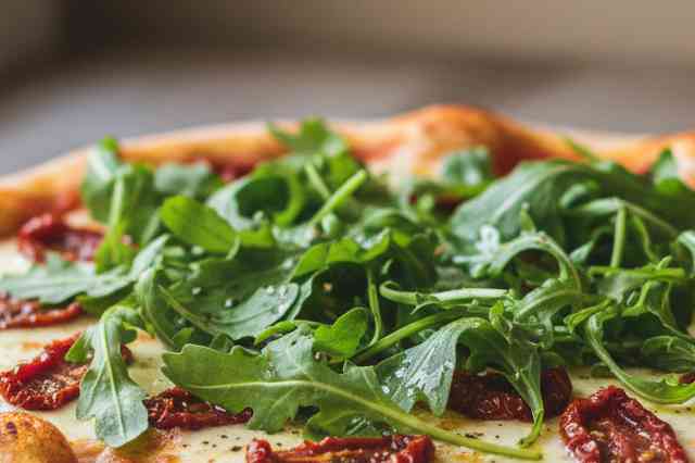 Pizza de Rúcula com Tomate Seco