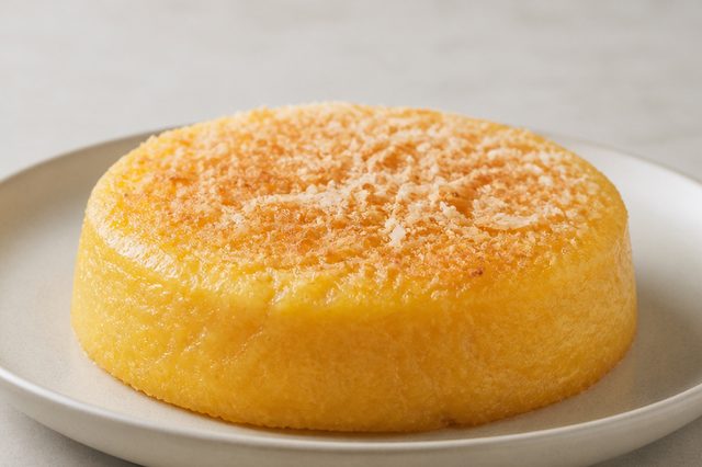 Quindim com coco fresco e manteiga