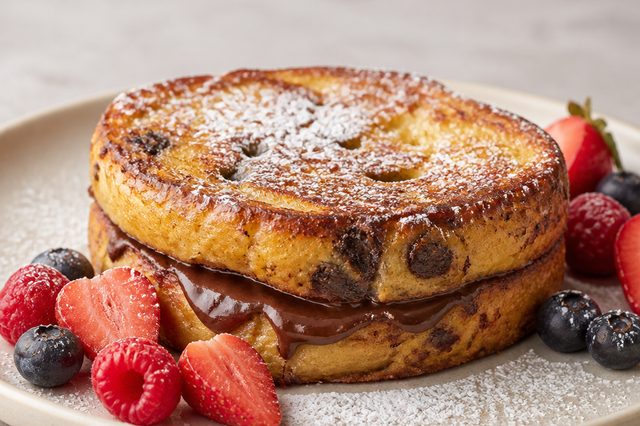 Rabanada de chocotone recheada com chocolate