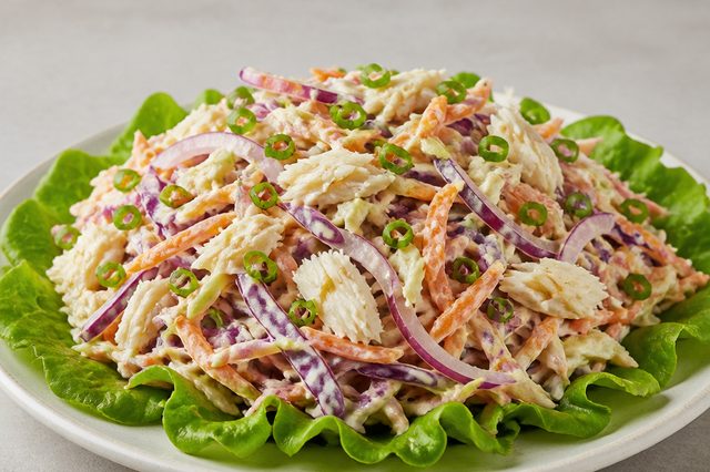 Salada cremosa de bacalhau com repolho