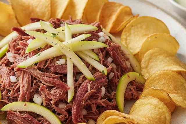 Salada de Carne-seca com Molho de Erva-doce
