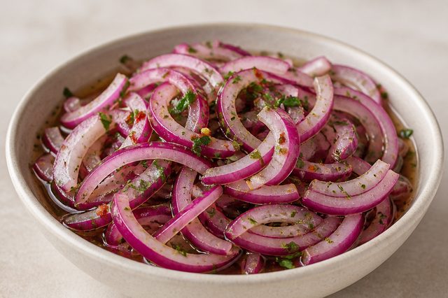 Salada de cebola roxa para churrasco