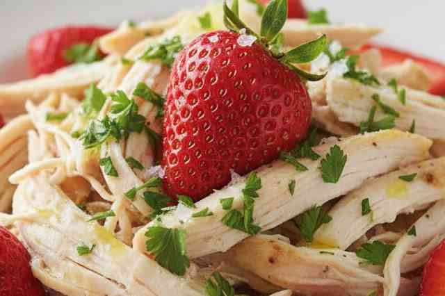 Salada de Frango com Morango