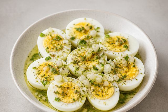 Salada de ovos cozidos com molho de limão