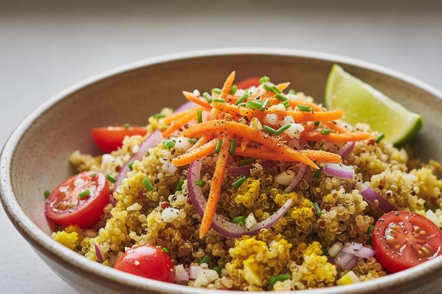 Salada de quinoa com cenoura e curry
