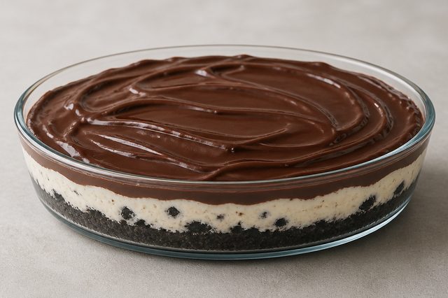 Sobremesa de Oreo com brigadeiro branco e ganache
