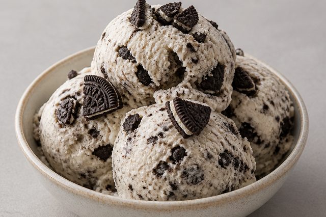 Sorvete caseiro de Oreo com três ingredientes