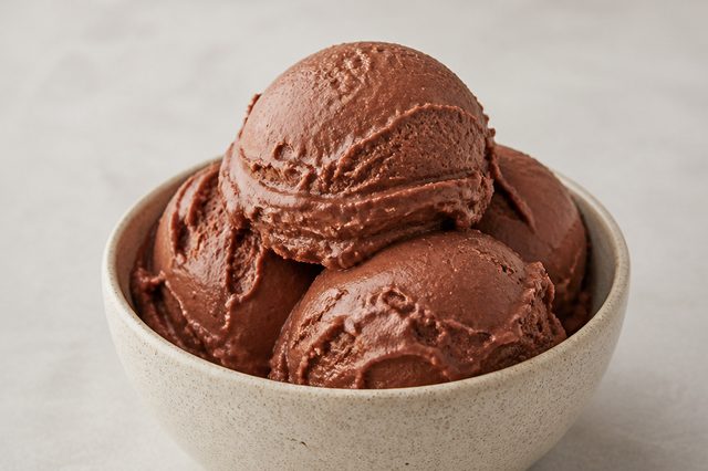 Sorvete vegano de batata-doce e chocolate