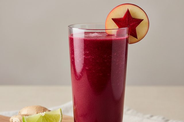 Suco de beterraba maçã e água de coco