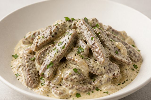Tiras de carne ao molho de queijo