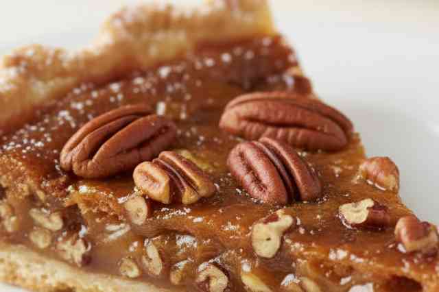 Torta de Noz Pecã ao Creme de Caramelo